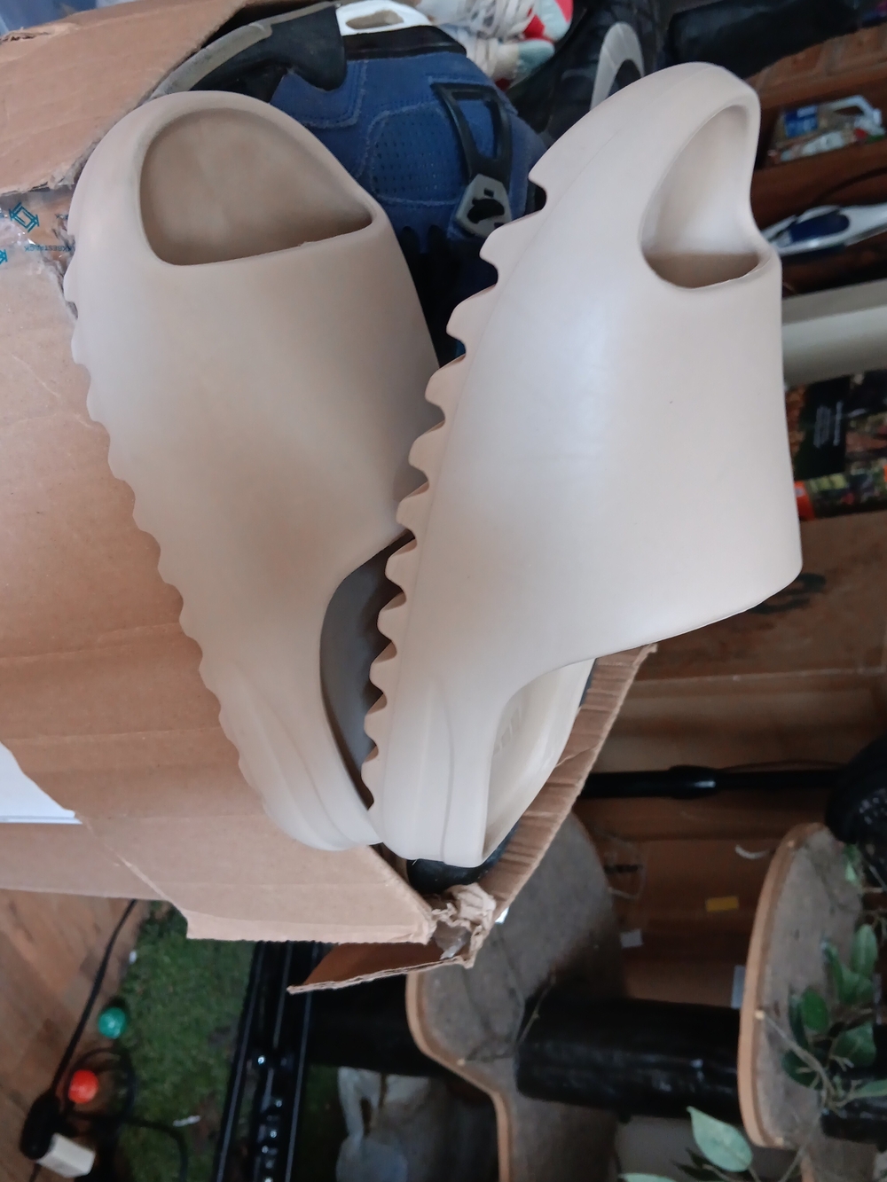Size 7 Yeezy Color Bone Slide Clog - Lightweight Comfort